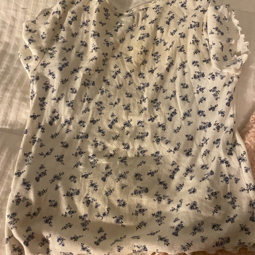 Hollister flower top
